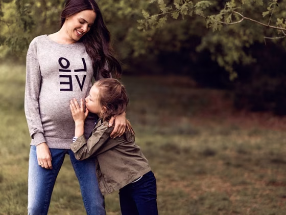 How to Wear Regular Jeans While Pregnant