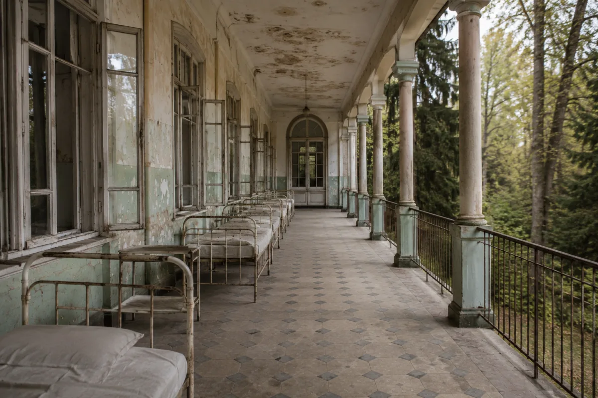Early twentieth century sanatorium porch context