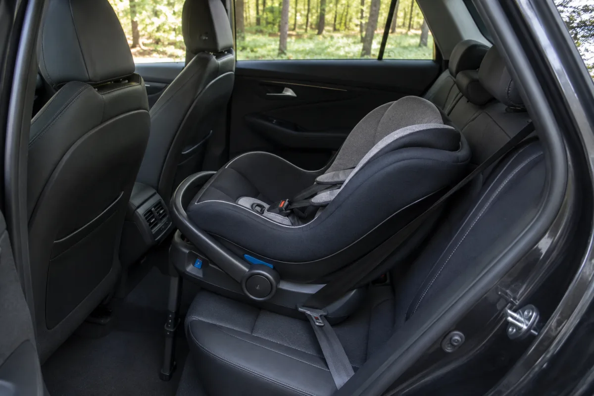Rear-facing newborn car seat