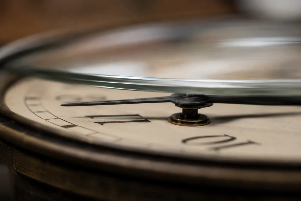 Side view checking clock hand clearance