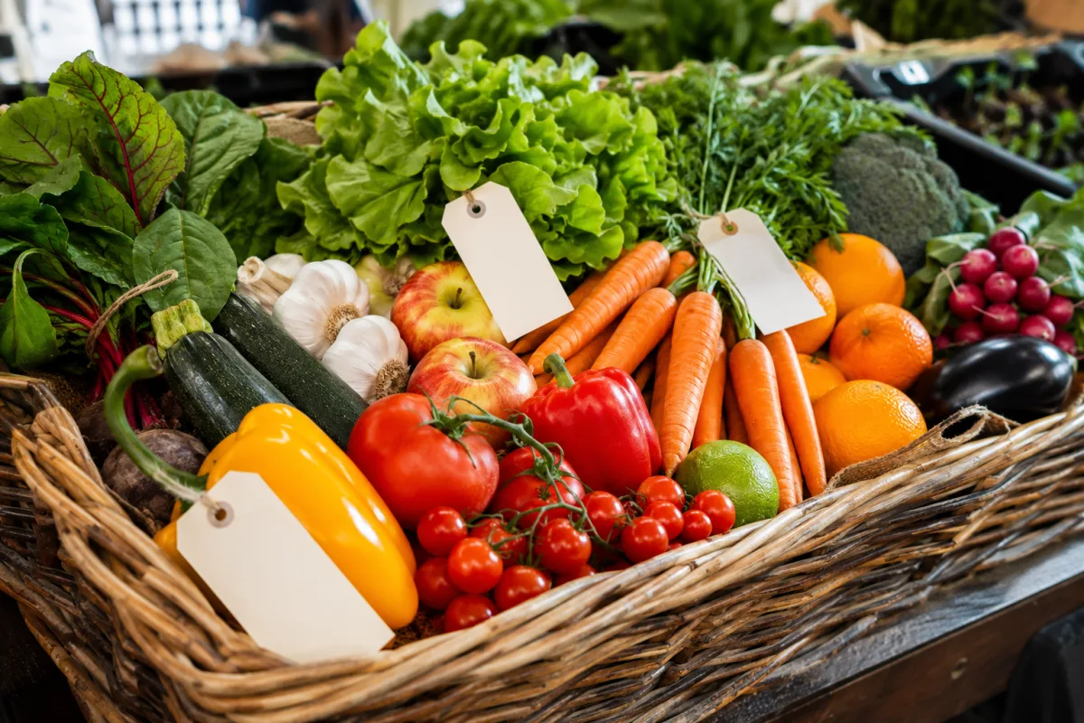 Organic and conventional produce choices