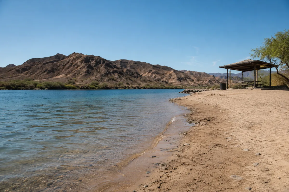 Colorado River shoreline at Big Bend near Laughlin