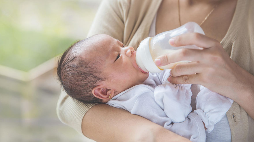 How Much Will a Newborn Eat