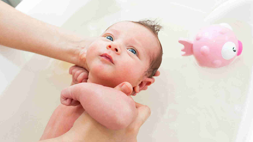 How to Use Soap on a Newborn at Bath Time