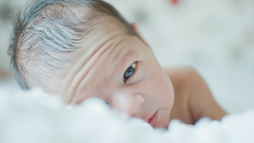 How to Stimulate a Newborn's Sense of Sight