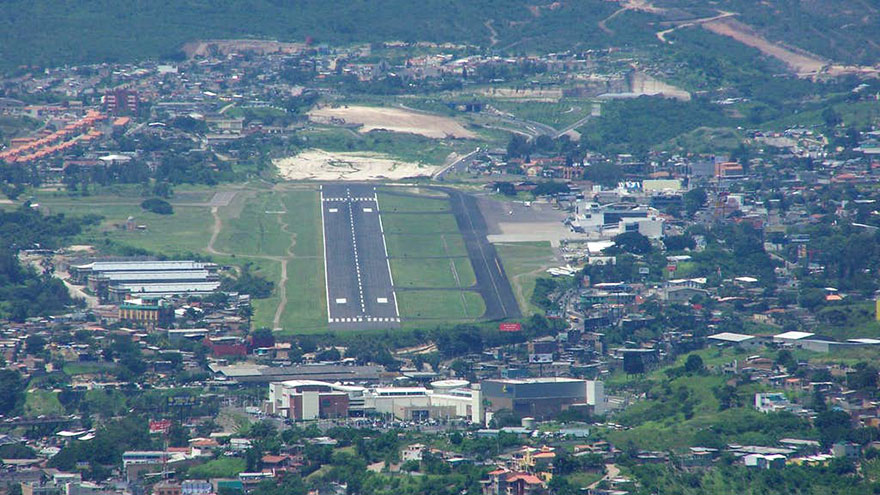 1. Toncontin Airport, Honduras