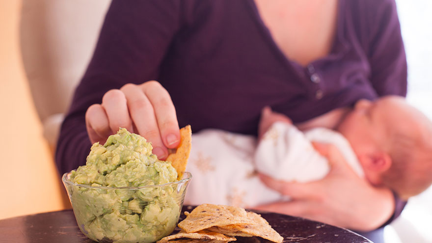 Eat While Breastfeeding